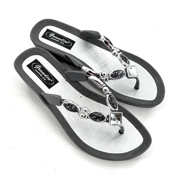 Grandco Jeweled Thong Sandals 6 NWOT Gray Silver Glam Travel Comfort Resort - Picture 6 of 6